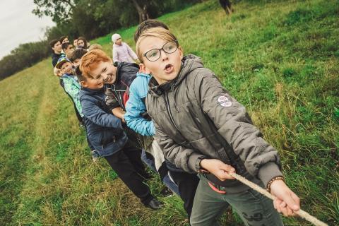  enfants dehors.
